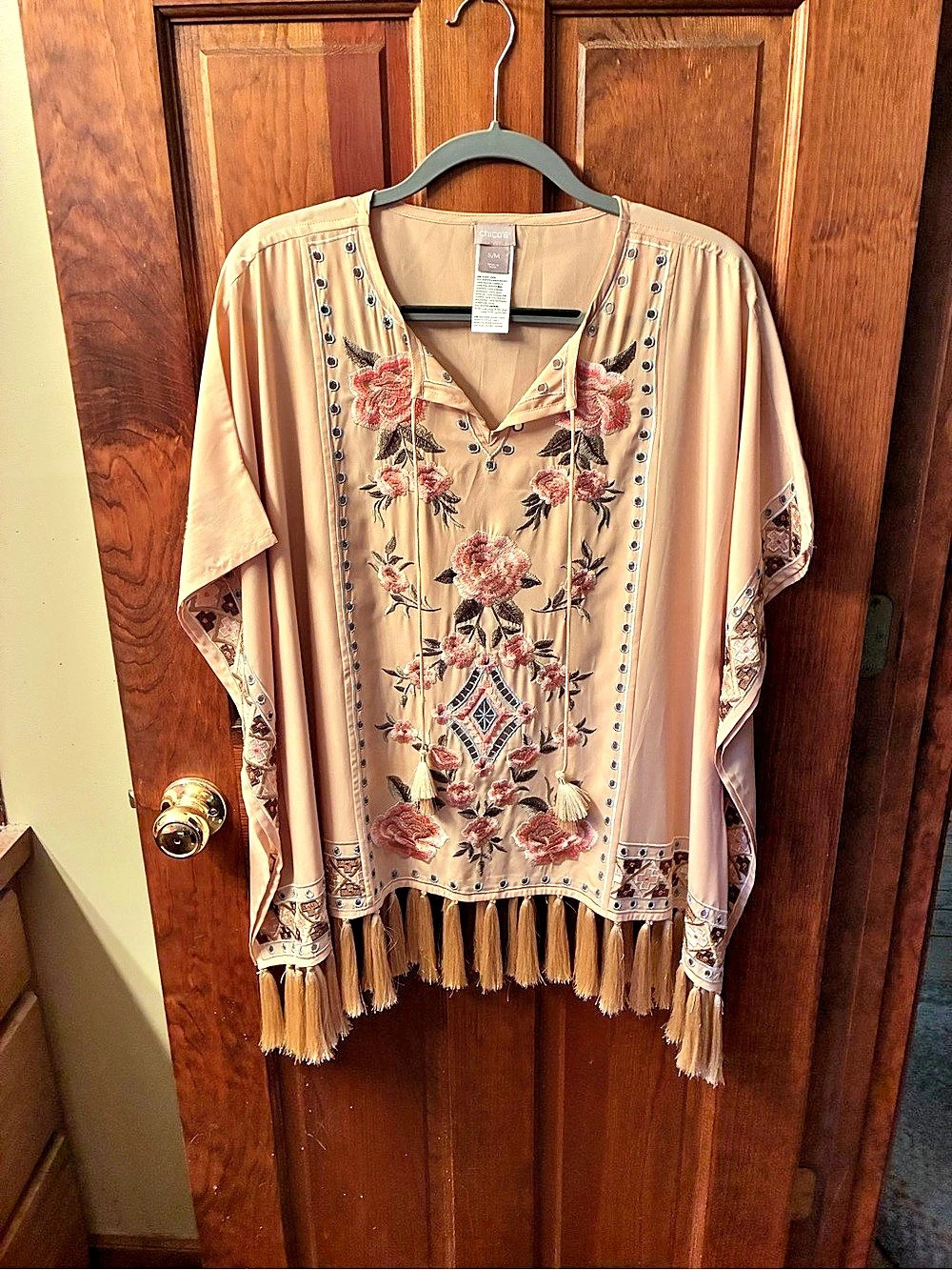 Chico, NEW NEVER WORN ROSE EMBROIDERED poncho, BLUSH PEACH, size S/M. BEAUTIFUL!